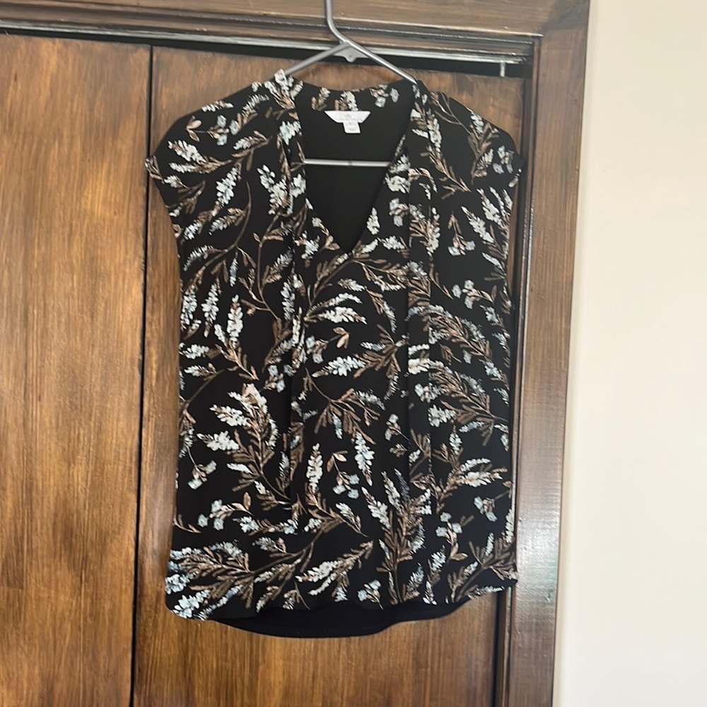 Floral cap sleeve v-neck top